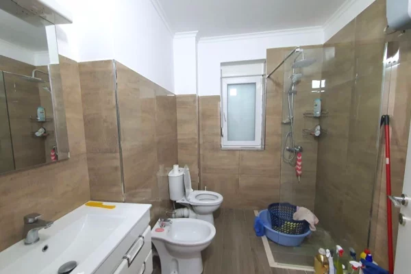 Shtepi me qera Apartament ne Durres, 2+1, Mobilimi E mobiluar, Pagesa 400  Euro.