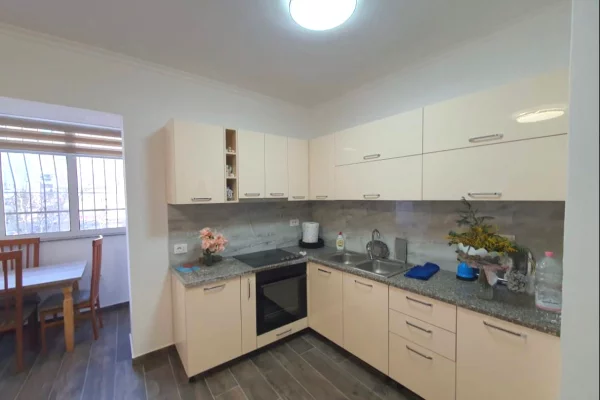 Shtepi me qera Apartament ne Durres, 2+1, Mobilimi E mobiluar, Pagesa 400  Euro.