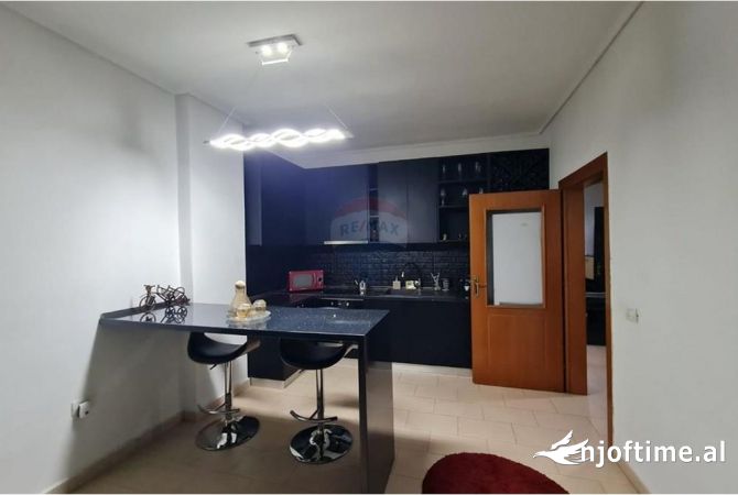 Shtepi me qera Apartament ne Tirane, 1+1, Mobilimi E mobiluar, Pagesa 45,000  Leke.