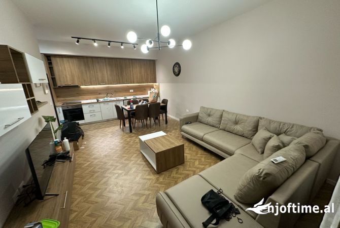 Shtepi me qera Apartament ne Tirane, 1+1, Mobilimi E mobiluar, Pagesa 550  Euro.