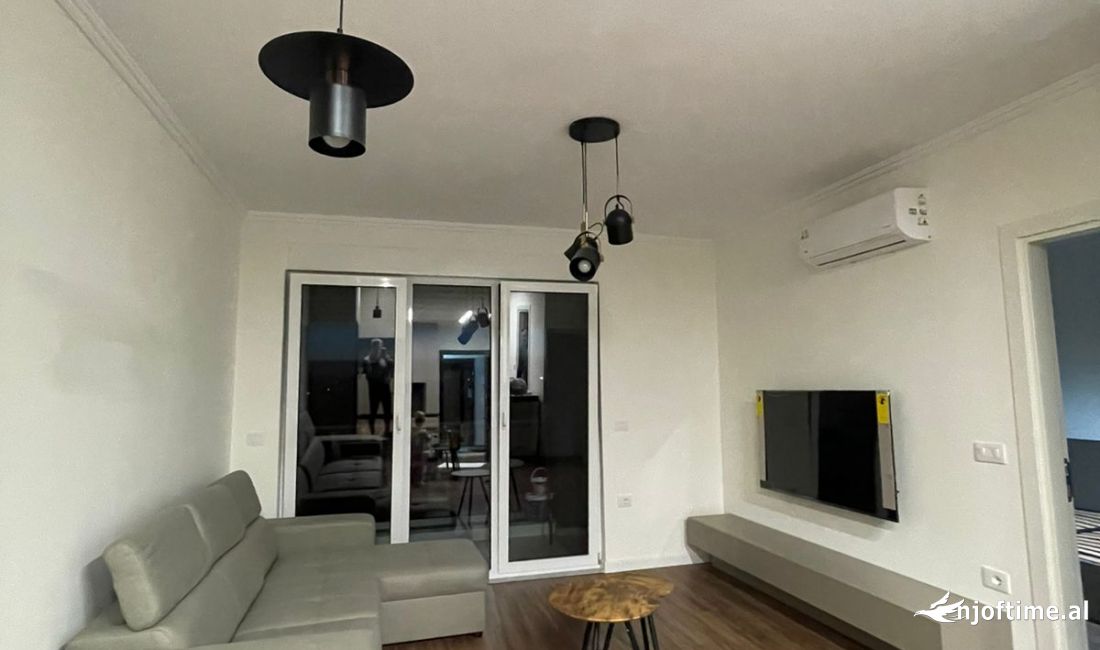 Shtepi me qera Apartament ne Tirane, 1+1, Mobilimi E mobiluar, Pagesa 500  Euro.