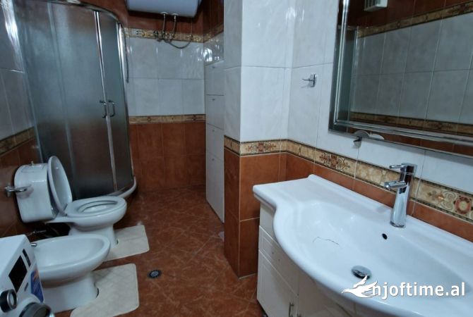 Shtepi me qera Apartament ne Tirane, 1+1, Mobilimi E mobiluar, Pagesa 800  Euro.