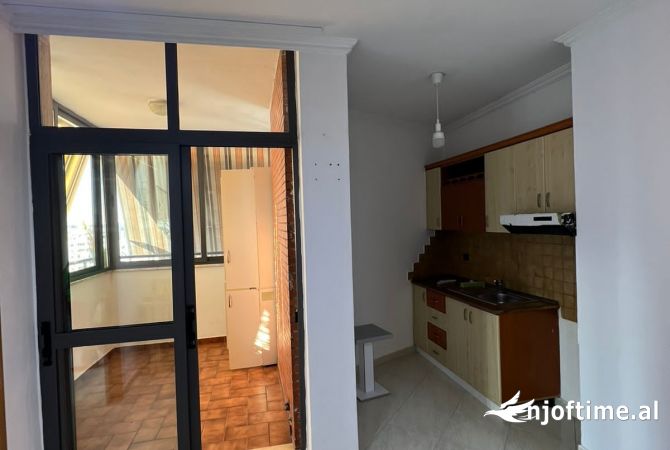 Shtepi me qera Apartament ne Tirane, 2+1, Mobilimi E mobiluar, Pagesa 600  Euro.