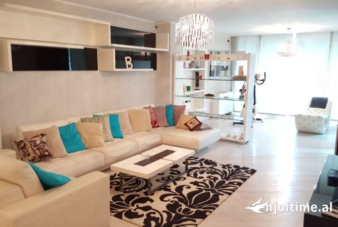 Shtepi me qera 3+1 ne Tirane - 3,000 Euro