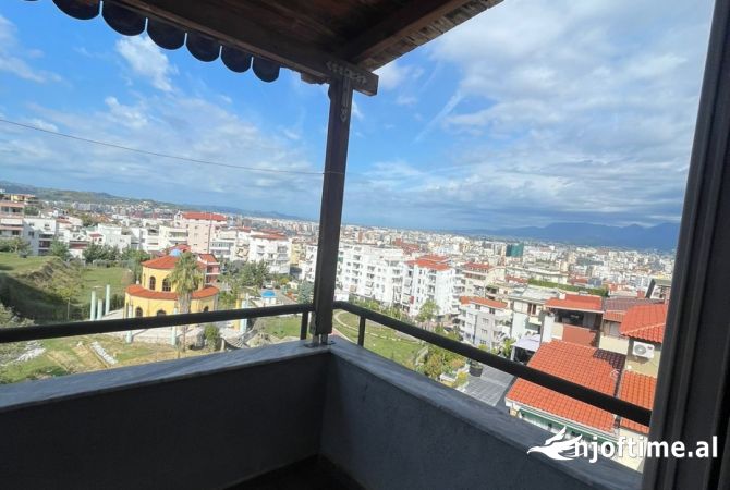Shtepi me qera Apartament ne Tirane, 2+1, Mobilimi E mobiluar, Pagesa 750  Euro.