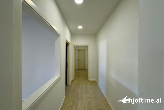 Ambient biznesi me qera 3+1 ne Tirane - 220,000 Leke