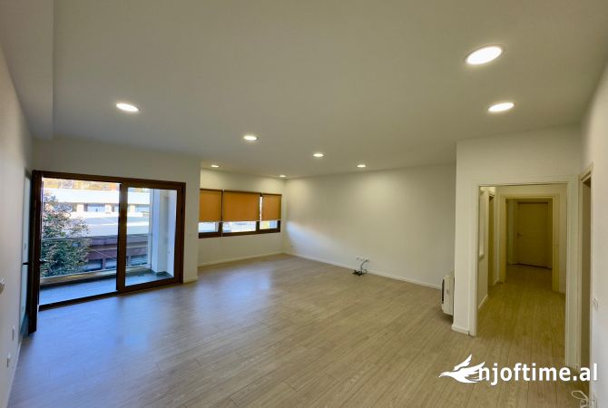 Ambient biznesi me qera 3+1 ne Tirane - 220,000 Leke