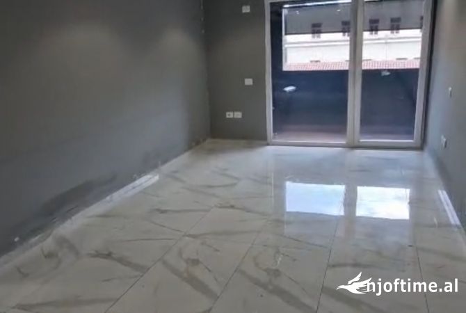 Ambient biznesi me qera 3+1 ne Tirane - 1,800 Euro