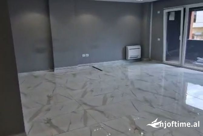 Ambient biznesi me qera 3+1 ne Tirane - 1,800 Euro