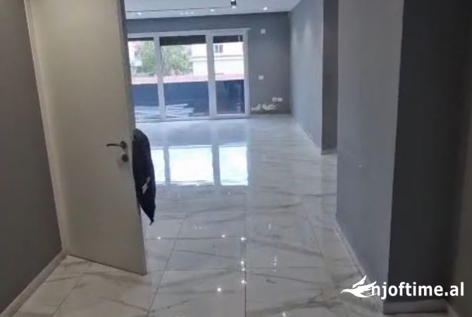 Ambient Komercial me qira te Kompleks Panorama