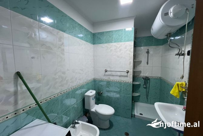 Shtepi me qera Apartament ne Tirane, 3+1, Mobilimi E mobiluar, Pagesa 750  Euro.