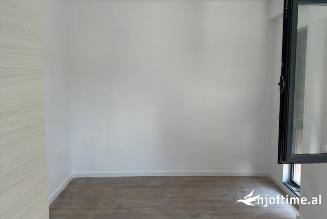 Ambient biznesi me qera 3+1 ne Tirane - 800 Euro