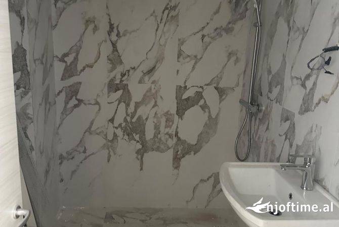 Ambient Biznesi me Qira – Rruga Myslym Shyri