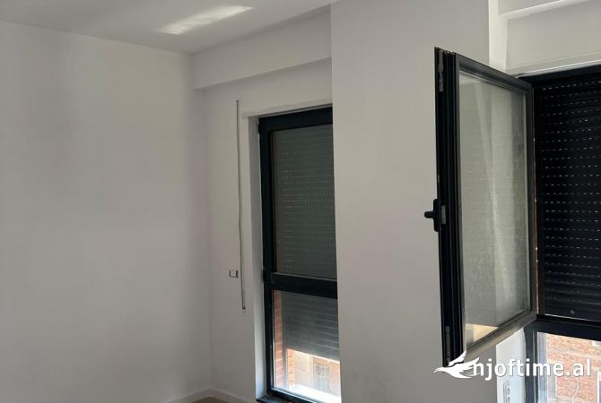 Ambient biznesi me qera 3+1 ne Tirane - 800 Euro