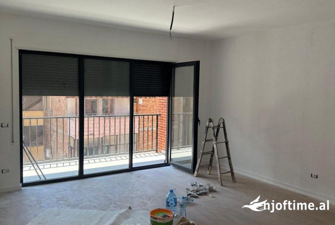 Ambient biznesi me qera 3+1 ne Tirane - 800 Euro