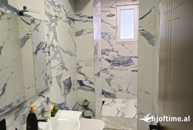 Ambien zyre ose after school me qira Te" 21 dhjetori"