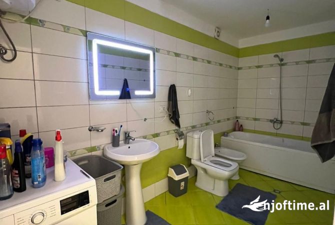 Shtepi me qera Apartament ne Tirane, 2+1, Mobilimi E mobiluar, Pagesa 750  Euro.