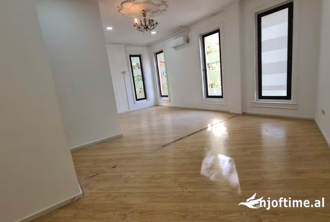 Ambient biznesi me qera 3+1 ne Tirane - 1,500 Euro