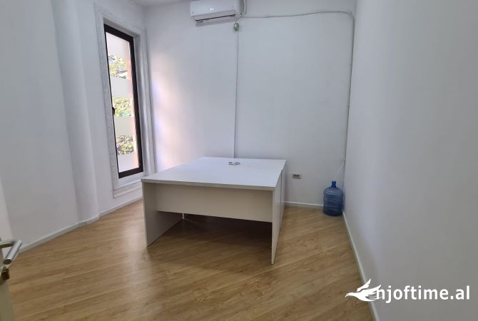 Ambient biznesi me qera 3+1 ne Tirane - 1,500 Euro