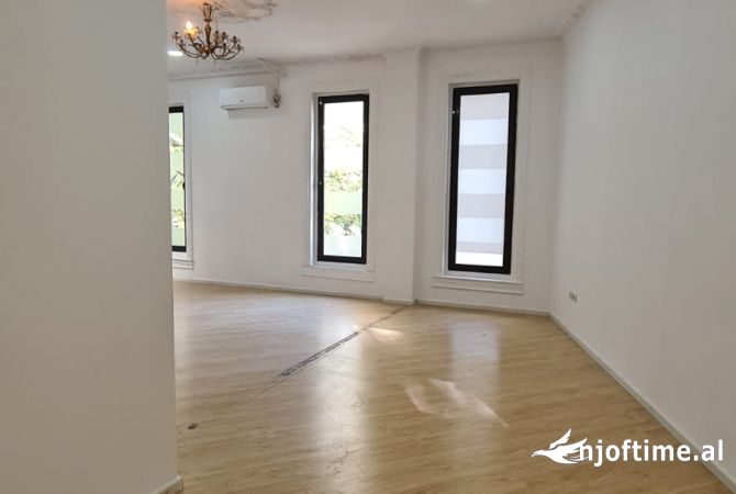 Ambient biznesi me qera 3+1 ne Tirane - 1,500 Euro