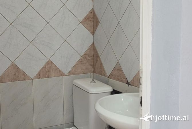 Ambient biznesi me qera 1+1 ne Tirane - 300 Euro