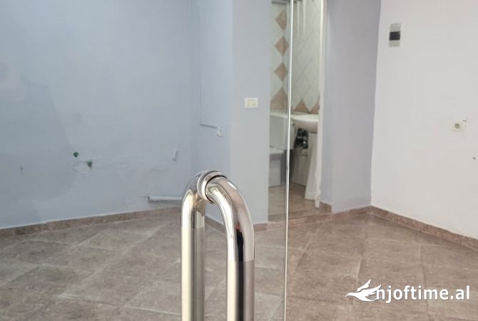 Ambient biznesi me qera 1+1 ne Tirane - 300 Euro