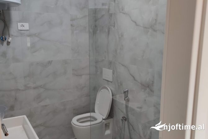 Shtepi me qera Apartament ne Tirane, 2+1, Mobilimi Bosh, pa mobiluar, Pagesa 600  Euro.