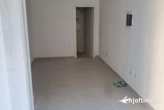 Ambient biznesi me qera 4+1 ne Tirane - 400 Euro