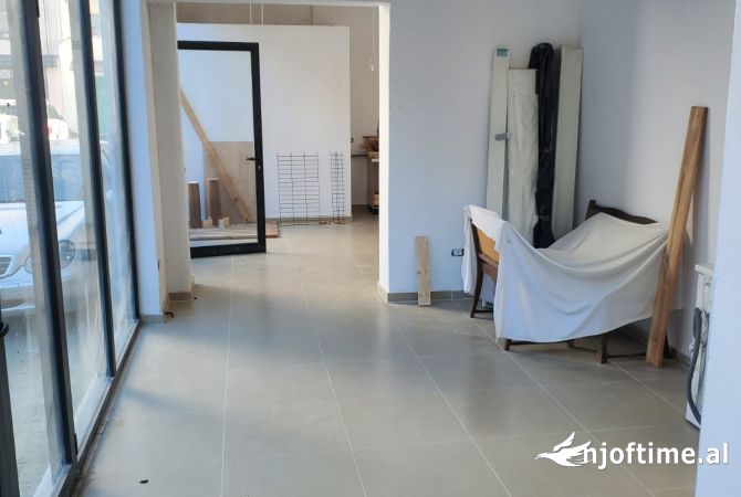Ambient biznesi me qera 4+1 ne Tirane - 400 Euro
