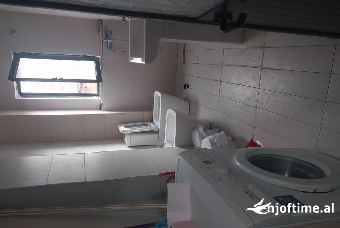 Shtepi me qera Apartament ne Tirane, 2+1, Mobilimi Bosh, pa mobiluar, Pagesa 500  Euro.
