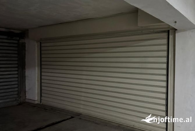 Shtepi ne shitje Apartament ne Tirane, Garsoniere, Mobilimi Bosh, pa mobiluar, Pagesa 28,000  Euro.