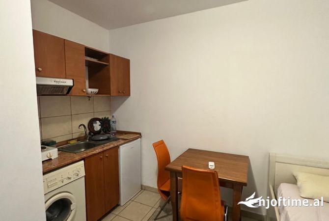 Shtepi me qera Garsoniere ne Tirane - 300 Euro