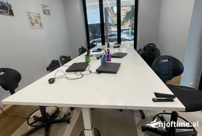 Ambient biznesi me qera 3+1 ne Tirane - 2,000 Euro