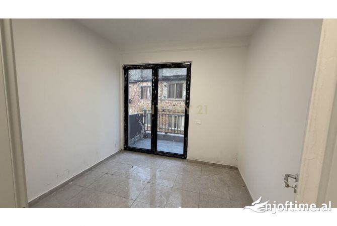 Ambient biznesi me qera 3+1 ne Tirane - 800 Euro