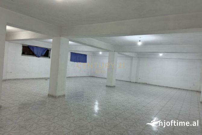 Ambient biznesi me qera 4+1 ne Tirane - 1,600 Euro