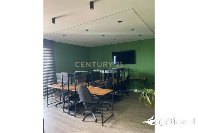 Ambient biznesi me qera 3+1 ne Tirane - 1,500 Euro