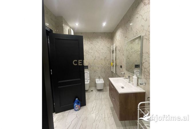 Hapesire Zyre per Qira prane Xhamllikut!