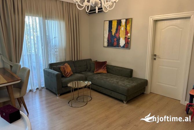 Shtepi me qera 2+1 ne Tirane - 750 Euro
