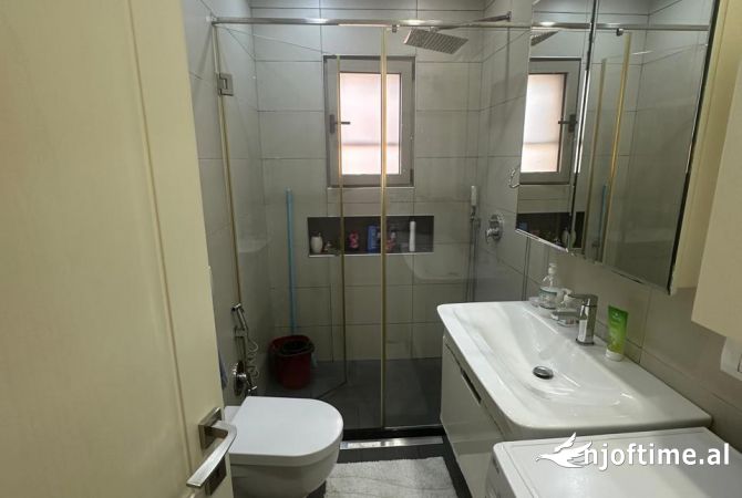 Shtepi me qera Apartament ne Tirane, 2+1, Mobilimi E mobiluar, Pagesa 750  Euro.