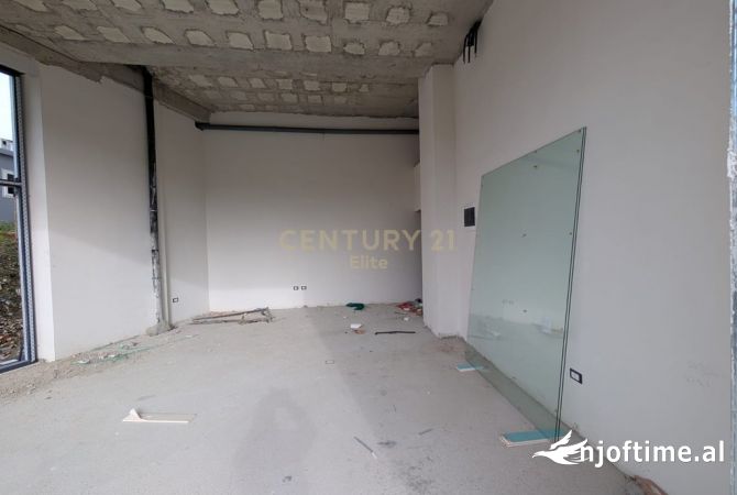 Ambjent biznesi ne shitje 1+1 ne Tirane - 445,000 Euro