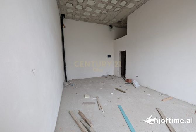 Ambjent biznesi ne shitje 1+1 ne Tirane - 445,000 Euro