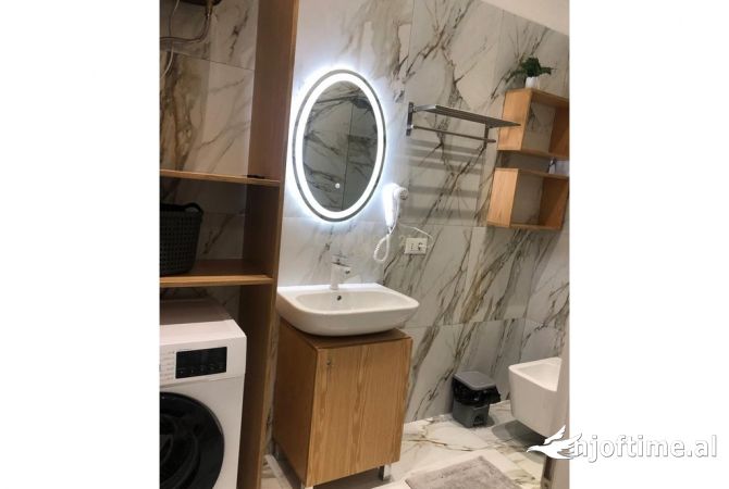 Shtepi me qera Apartament ne Tirane, 1+1, Mobilimi E mobiluar, Pagesa 1,100  Euro.