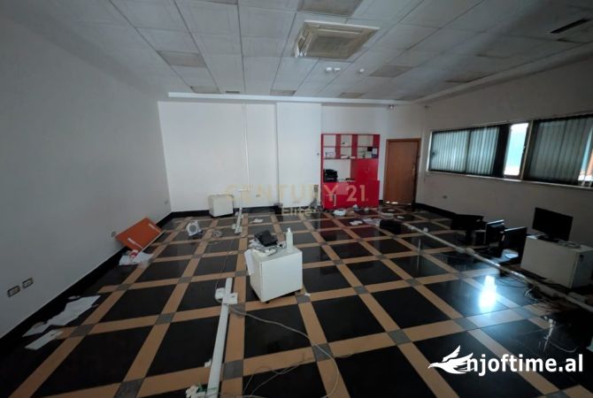 Ambient biznesi me qera 3+1 ne Tirane - 1,200 Euro