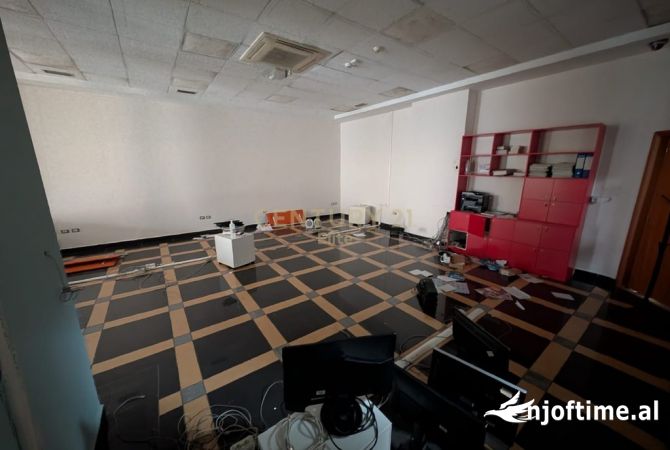 Ambient biznesi me qera 3+1 ne Tirane - 1,200 Euro