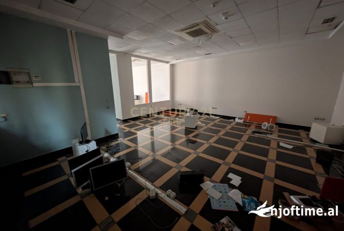 Ambient biznesi me qera 3+1 ne Tirane - 1,200 Euro