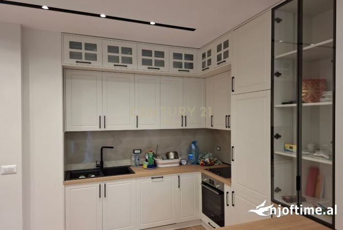 Shtepi ne shitje Apartament ne Tirane, 2+1, Mobilimi E mobiluar, Pagesa 226,000  Euro.