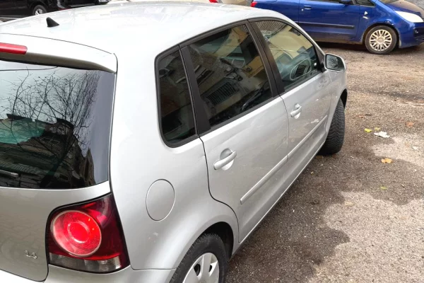 Makina ne shitje ne Tirane, Volkswagen, 2006 gasoline-gas,Kambio Manual Pagesa 200,000  Leke.
