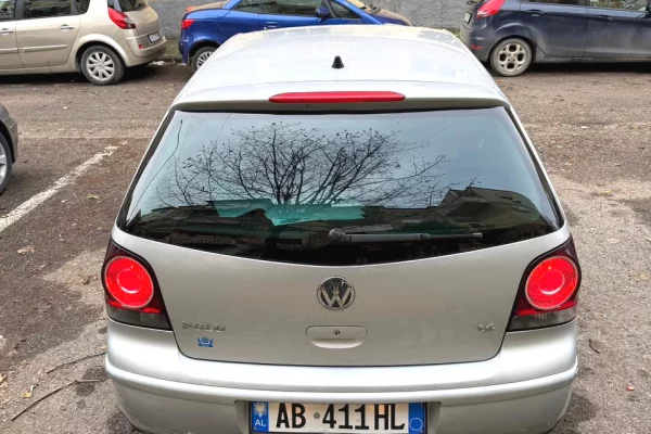Makina ne shitje ne Tirane, Volkswagen, 2006 gasoline-gas,Kambio Manual Pagesa 200,000  Leke.
