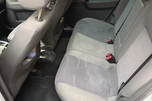 Makina ne shitje ne Tirane - 200,000 Leke