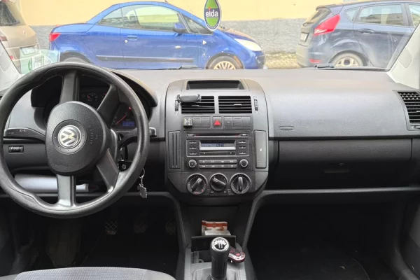 Makina ne shitje ne Tirane - 200,000 Leke